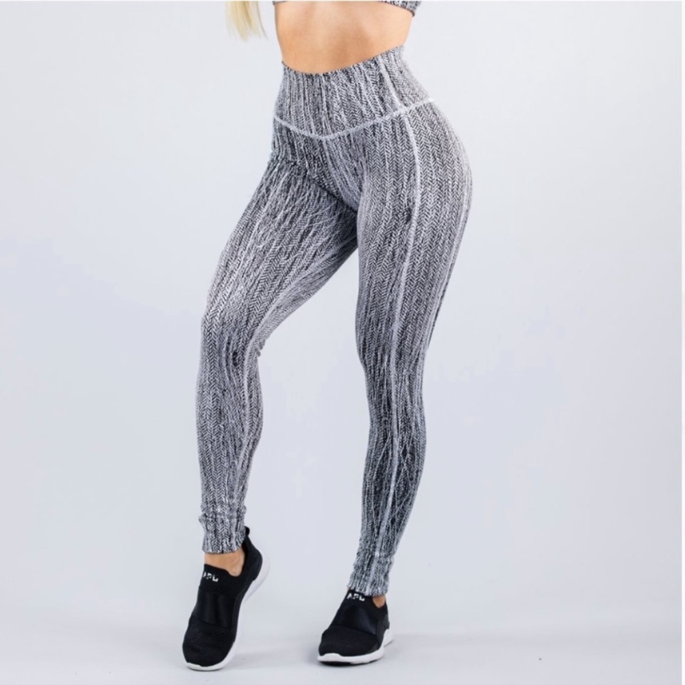 Buffbunny white and black highwaisted leggings - Picture 1 of 8